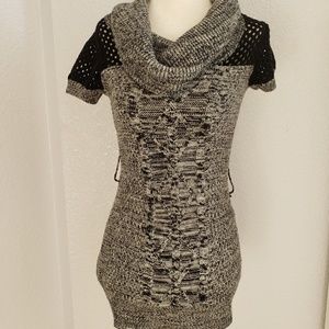 GRAY AND BLACK SHORT SLEEVE SWEATER DRESS